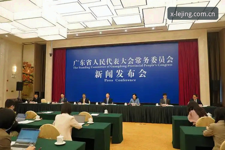 索尔巴肯这波发布会信息量很大：挪威主帅直接怼了国内统计机构给出的98.8%出线概率，说他们“完全没用”，还顺带吐槽了老朋友恩多耶的短信轰炸。我看了乐竞体育平台的赛后集锦，这场发布会最有意思的其实不是战术，而是他反复强调的“4分才稳”这个判断。